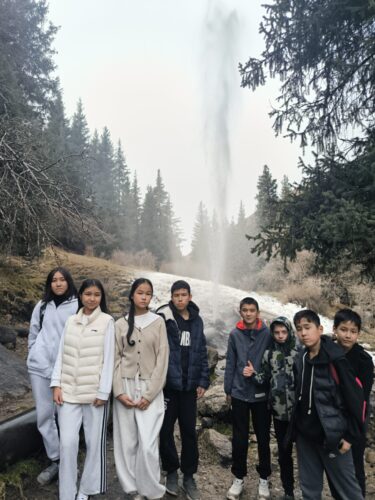 Однодневный поход учащихся кружка "Юные туристы-краеведы" в посёлок/ущелье Ак-Тюз