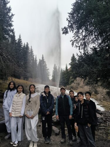 Однодневный поход учащихся кружка "Юные туристы-краеведы" в посёлок/ущелье Ак-Тюз