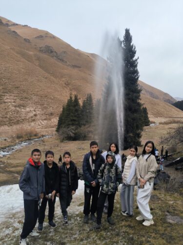 Однодневный поход учащихся кружка "Юные туристы-краеведы" в посёлок/ущелье Ак-Тюз